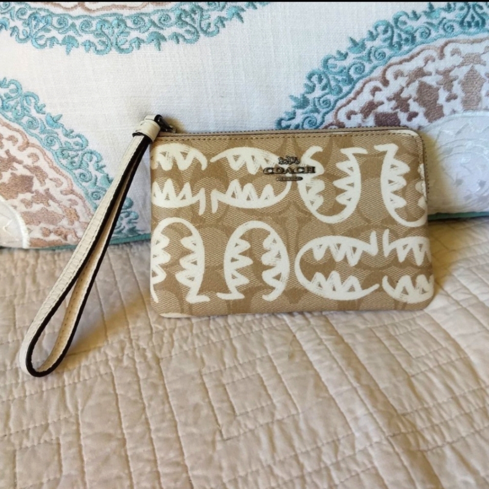 NWT Rare Coach Corner Zip Wristlet Signature CoatedCanvas Rexy Print By Guang Yu